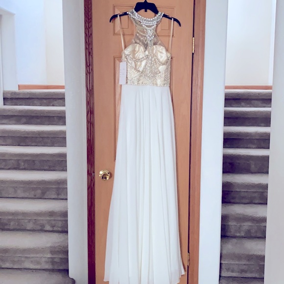 Dress - Picture 2 of 2